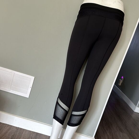 Lululemon Just Breathe Crop
Black Size 4 - Picture 2 of 4